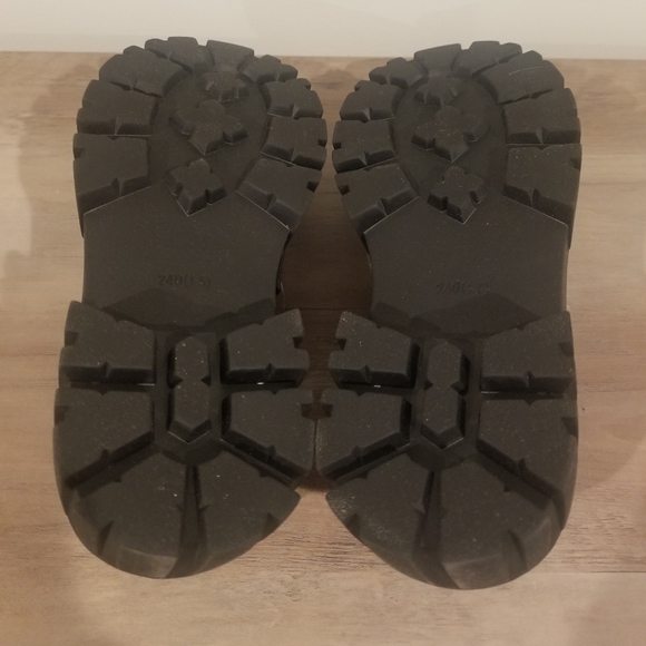 Vegan Leather Chunky Heeled Loafers with Gold Chain (Black) - Lattelier - Picture 10 of 13